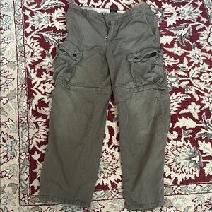 Men's Olive Cargo Pants and Shorts in one ☝️